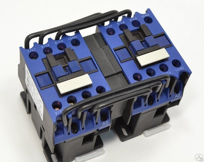 Реверсивный рубильник aisikai 400a skt1-630. Реверсивный силовой блок lu2b 12. Реверсивный контактор lc2d40a telemecanique. Пмл3500 40а реверсивный пускатель. Реверсивный шнайдер.