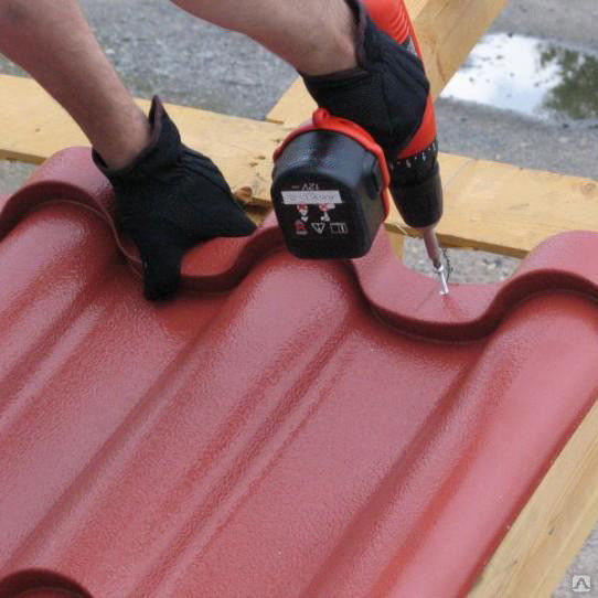 Браас конек. Композитная металлочерепица монтаж. Кровля под ключ. Монтаж цементно песчаной черепицы braas. Монтаж черепицы браас.