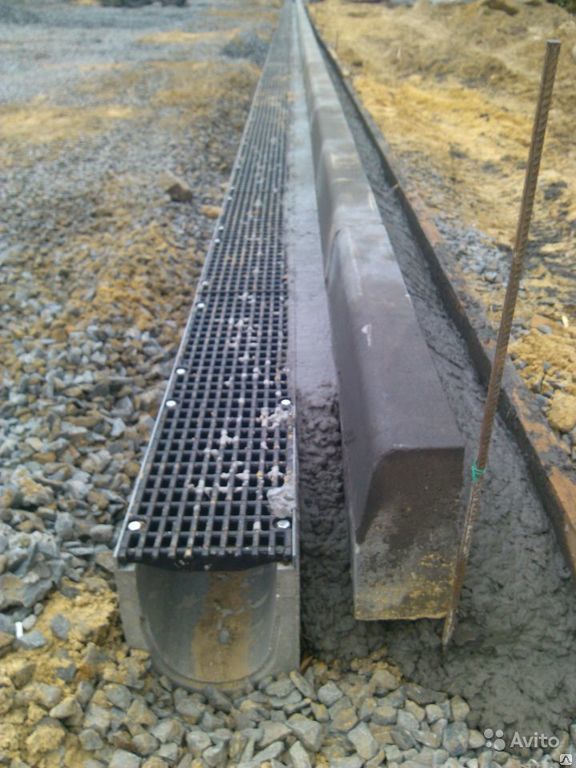 Лоток водоотводный бетонный DN150 E600 h210 с решеткой чугунной ВЧ крепеж