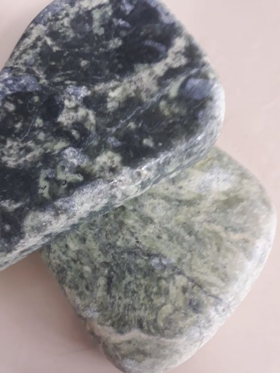 Камень природный массажный Нефрит