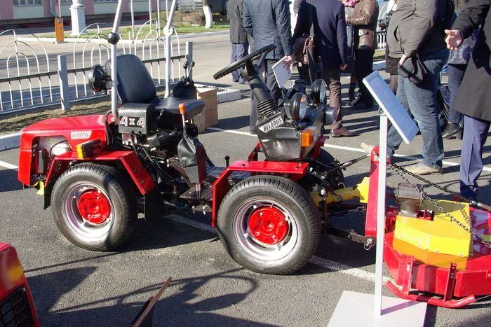 Газонокосилка-трактор многофункциональный Беларус 132-МК
